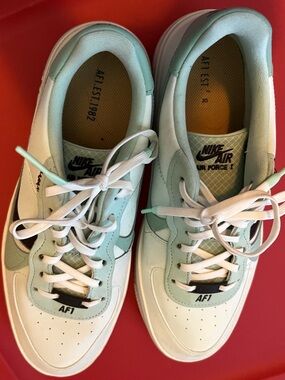 Air Force 1 Nike women’s size 11